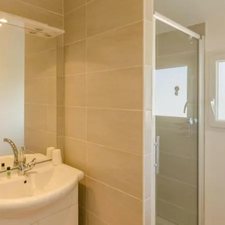 Romilly-sur-seine, 2 Pieces, 4 Personnes - Fr-1-543-181 *